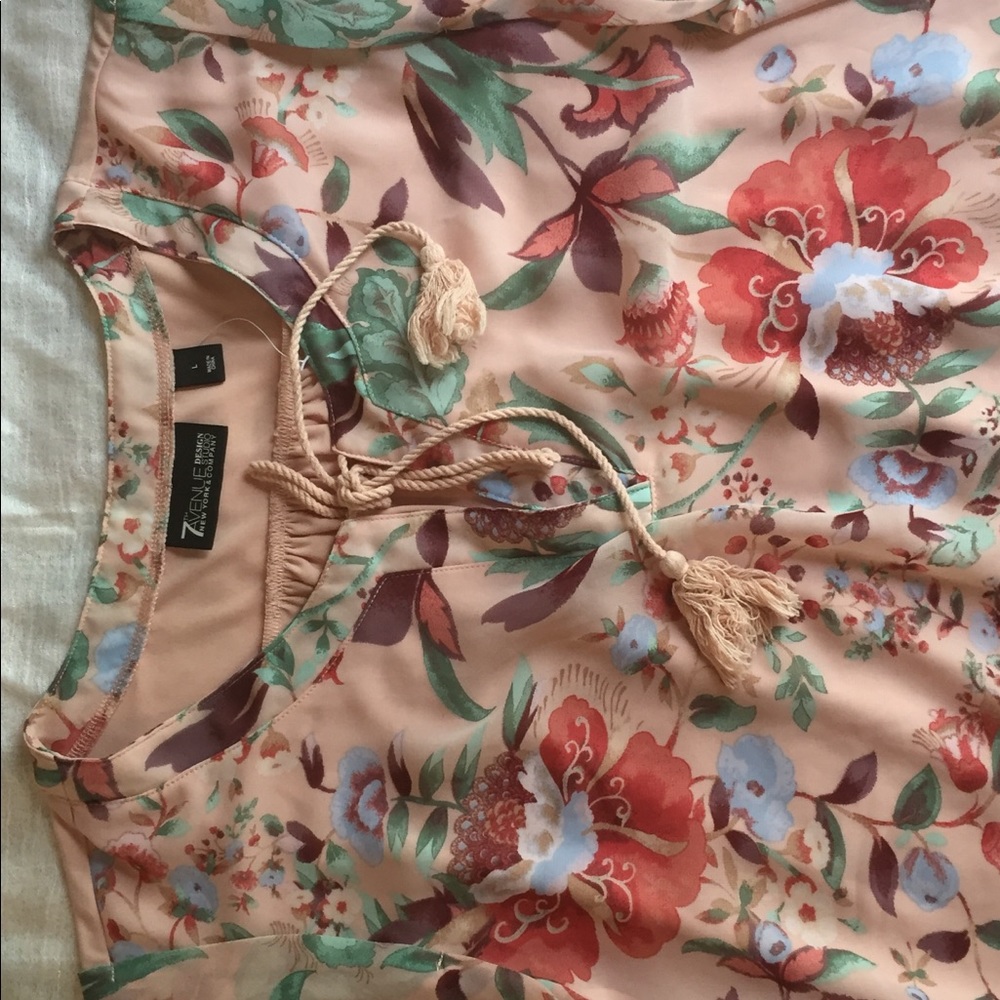 NY & CO 7 th Ave Design Floral blouse
